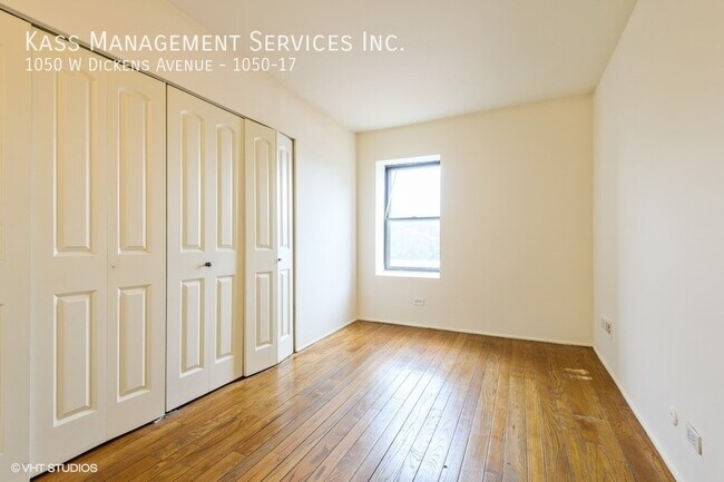 Foto del edificio - 1050 W Dickens Ave