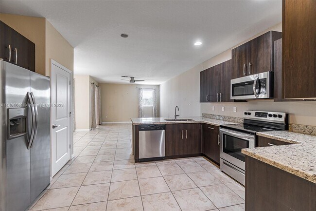 Foto del edificio - 2424 SE 15th St