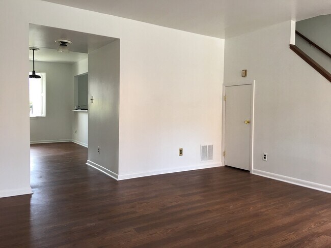 Foto del edificio - 3BR/1BA Renovated TH Close to Johns Hopkin...