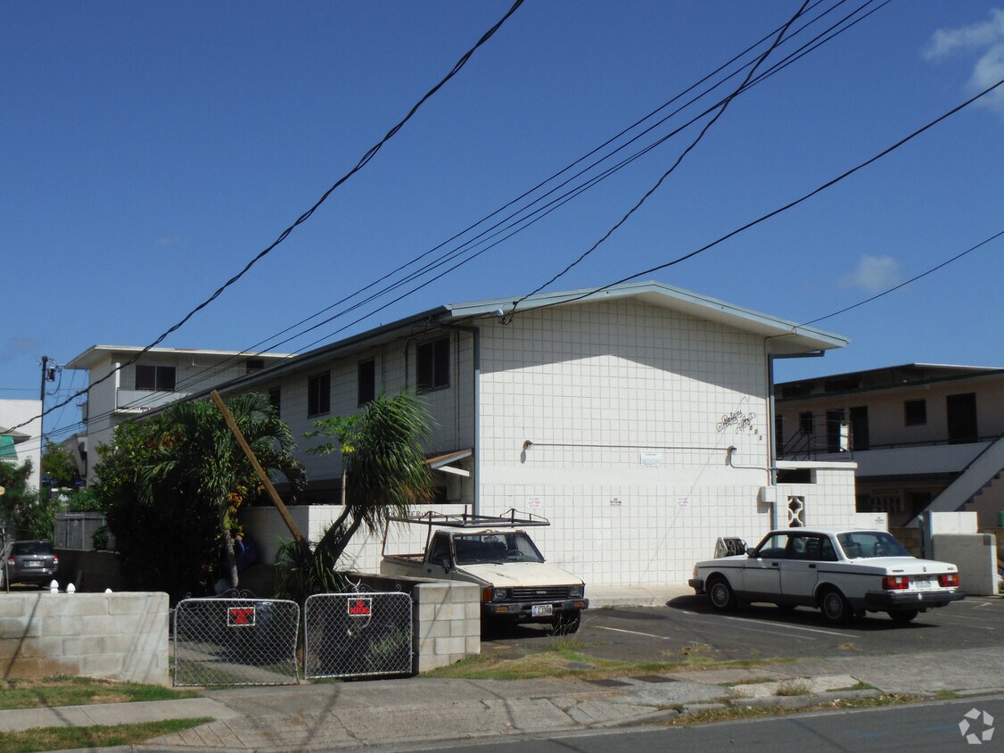 Building Photo - 727 Palani Ave