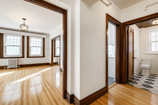 Building Photo - 418 Claremont