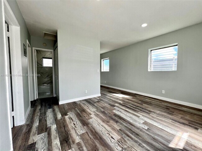 Foto del edificio - 830 NW 7th St