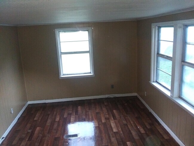Foto del edificio - 705 W 15th St N