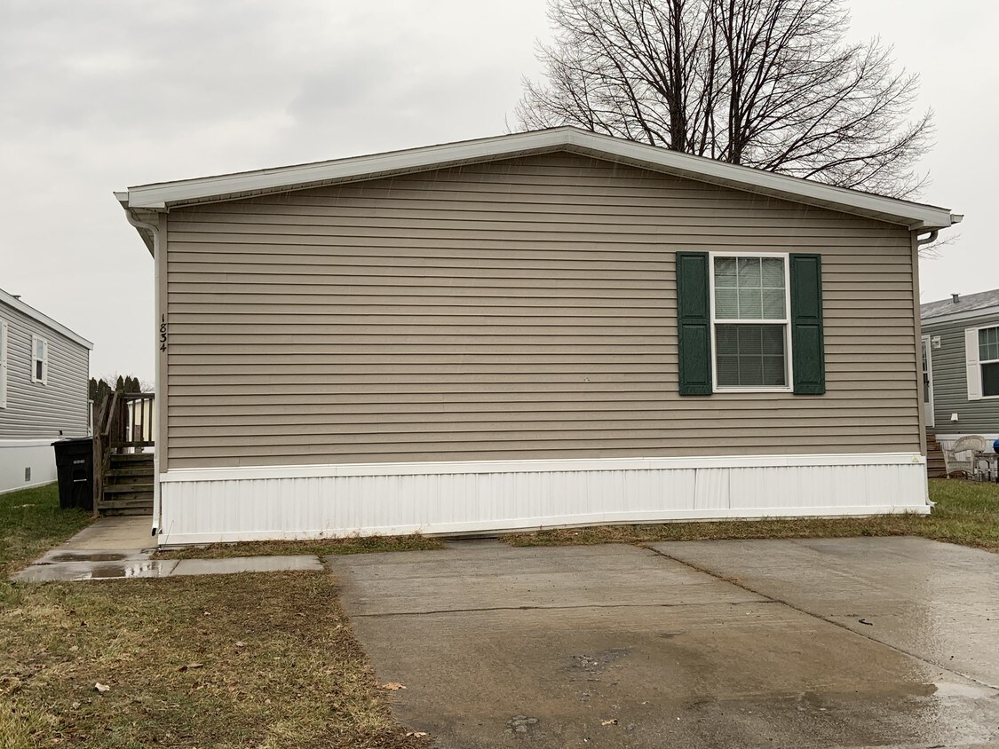 1834 Garden Dr, Monroe, MI 48161 House Rental in Monroe, MI