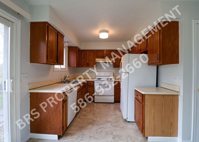 Building Photo - Shelby Township Duplex