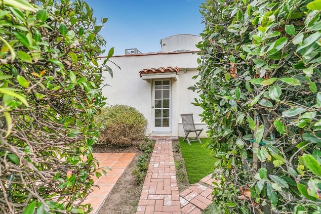 Building Photo - 746 Ashland Ave