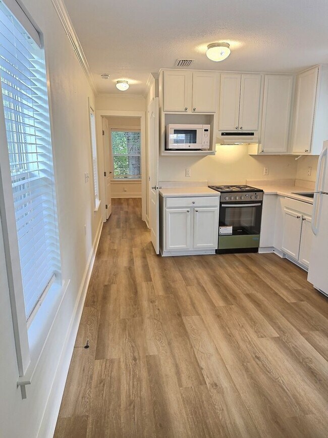 Foto del edificio - Charming Coastal Cottage in the Heart of Downtown Ocean Springs – Walk to Everything!