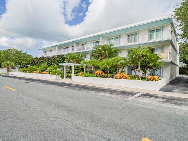 Foto del edificio - 855 Dahlia Ln