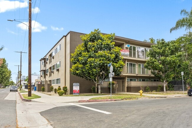 Building Photo - 5409 Radford Ave