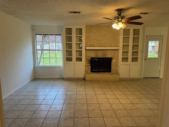 Building Photo - 12800 Irongate Ave