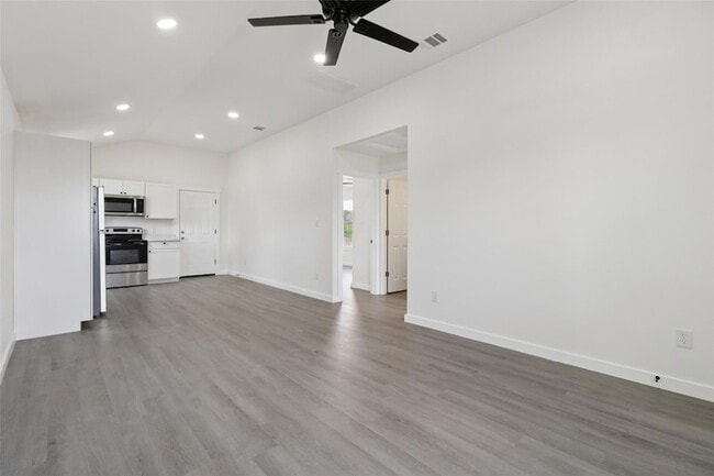 Foto del edificio - 1087 Schubert Ln