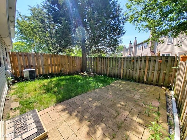Building Photo - 3 br, 1 bath Townhome - 524 Alton Ct