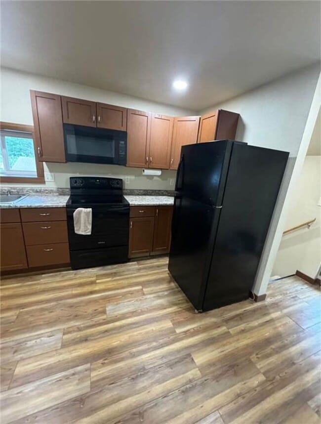 Foto del edificio - 328 6th St W