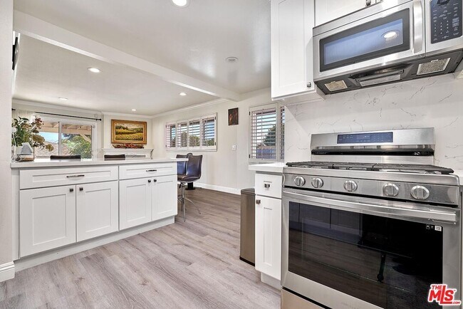 Foto del edificio - 16323 Summershade Dr