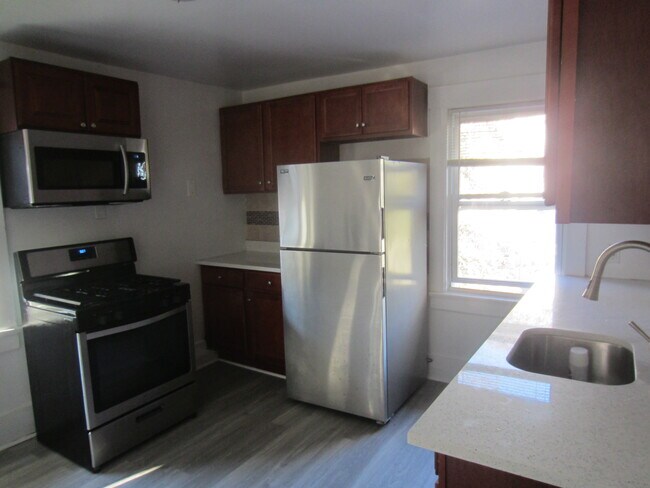 Building Photo - 15 Hawthorne Pl