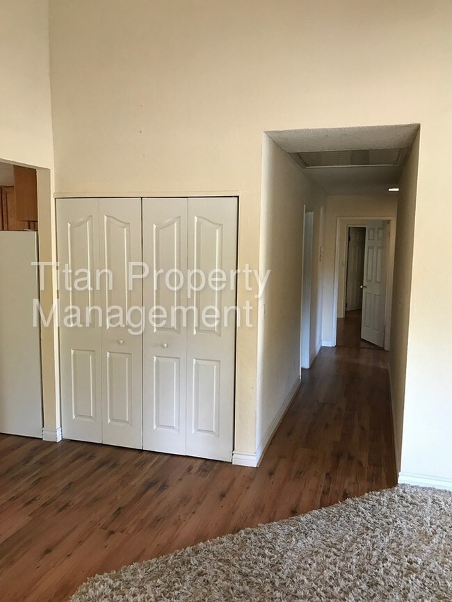 Building Photo - 8041 Peppermint Ct