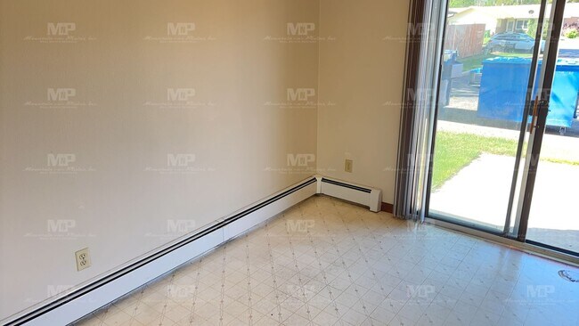 Building Photo - 1624 Azalea Dr