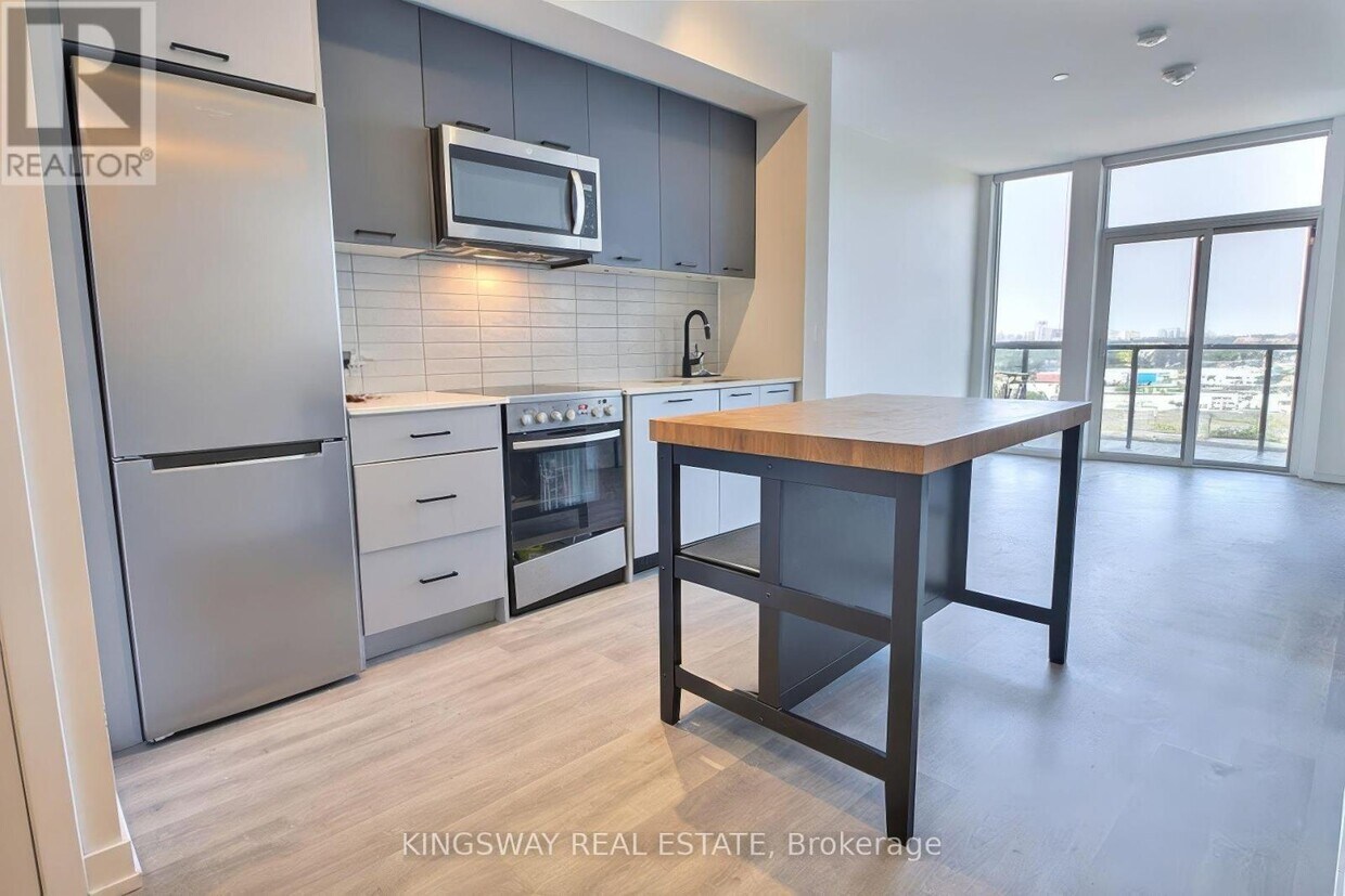 Photo principale - 2300-2300 St Clair Ave W