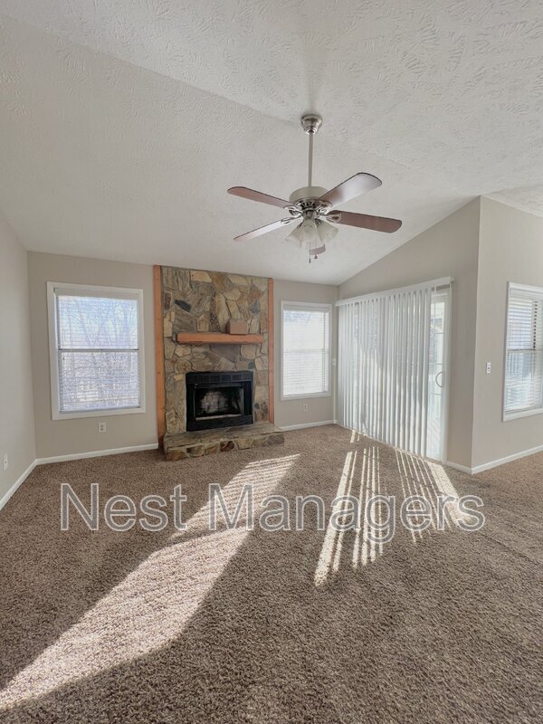 Foto del edificio - 1018 Wood Creek Dr