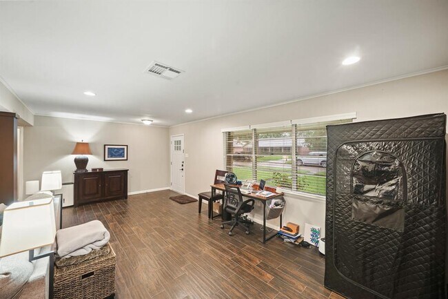 Foto del edificio - 5810 Wigton Dr