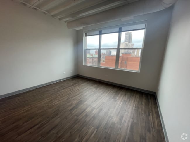 Building Photo - 3917 N Sheridan Rd