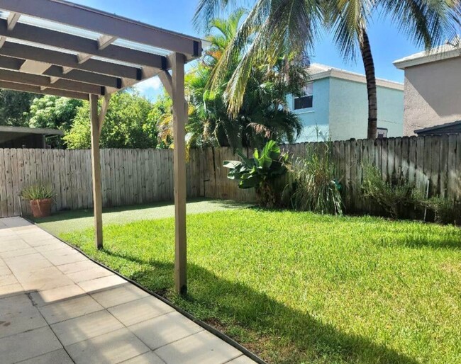 Foto del edificio - 6651 Fern St