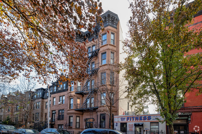 Building Photo - 670 President St