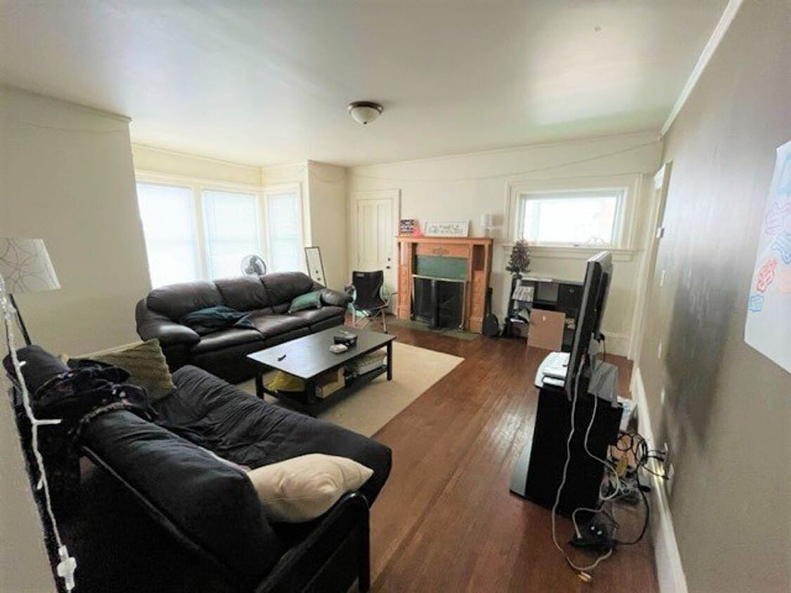 Primary Photo - 148 Newton St