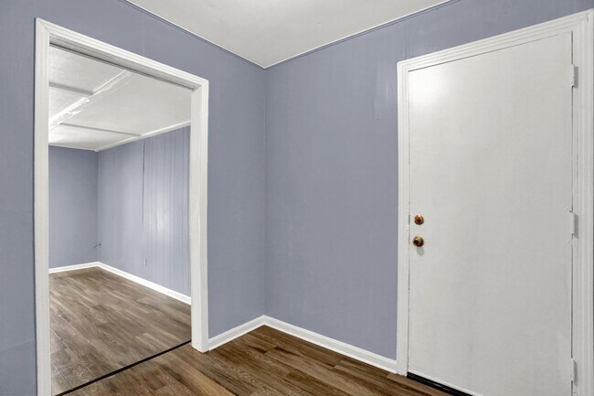 Building Photo - 4684 Royal Ridge Dr