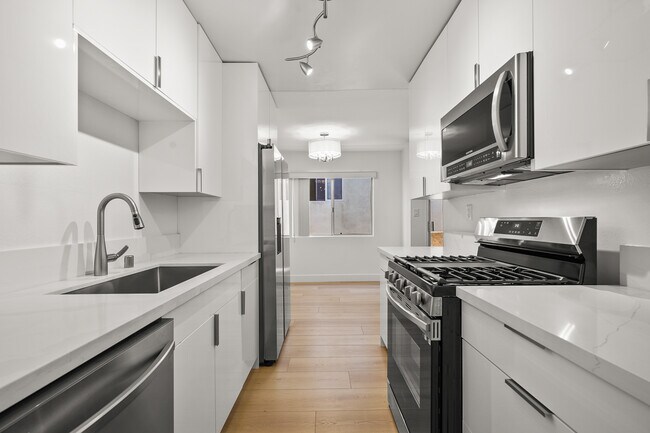 Cocina - 12030 Rochester Ave