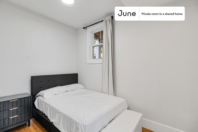 Building Photo - Room in Shared 5 bed/2 bath home in Roxbury