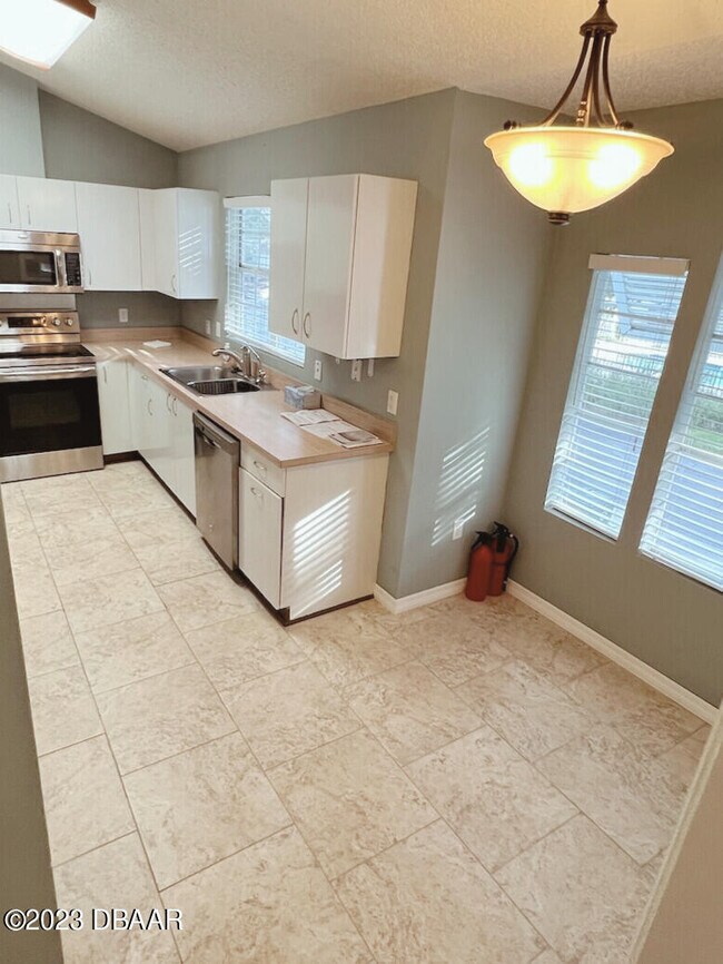 Building Photo - 104 Grand Oaks Cir