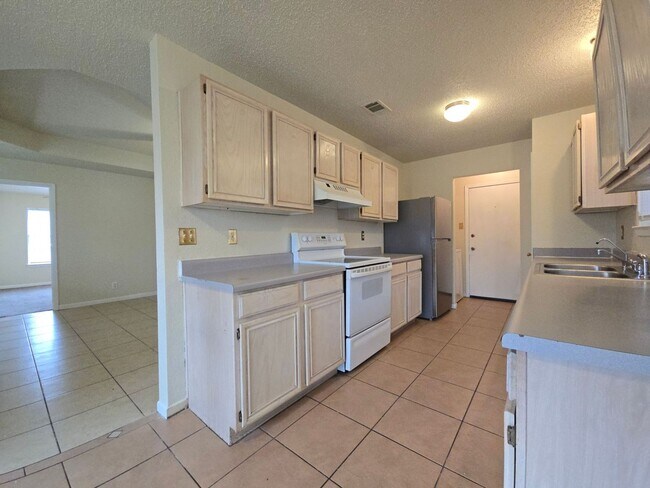 Building Photo - AVAILABLE NOW!