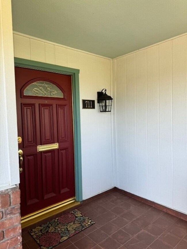 Building Photo - 711 Pebble Beach Dr