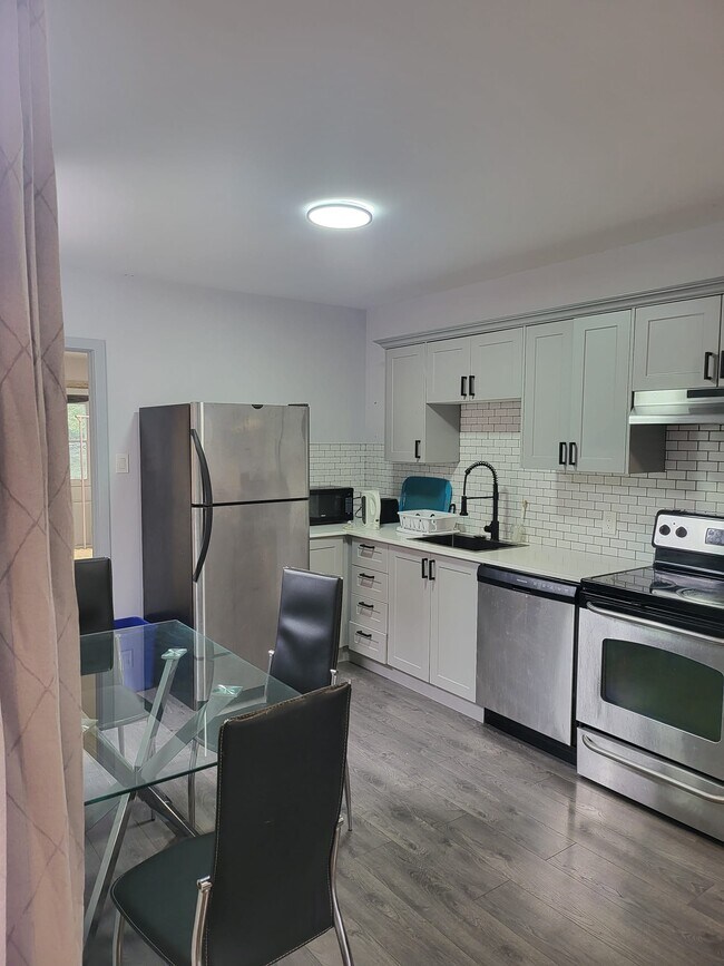 Building Photo - 4831 Rue Saint-Urbain