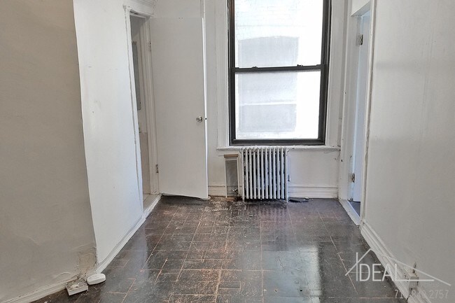 Building Photo - 126 31st St
