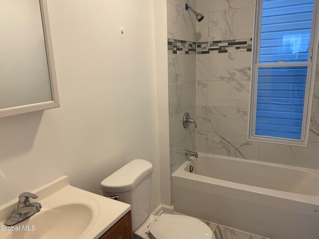 Building Photo - 407 Victory Ave