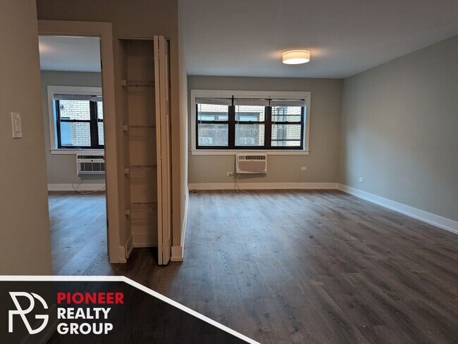 Foto del edificio - 445 W Barry Ave