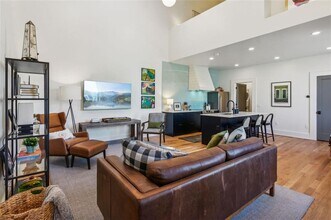 Building Photo - 955 Wylie St SE