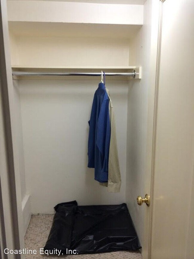 Building Photo - Studio, 1 bath House - 3637 S. Cabrillo Av...