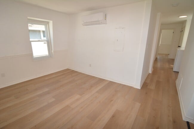 Photo du bâtiment - 137 Oakdale Ave