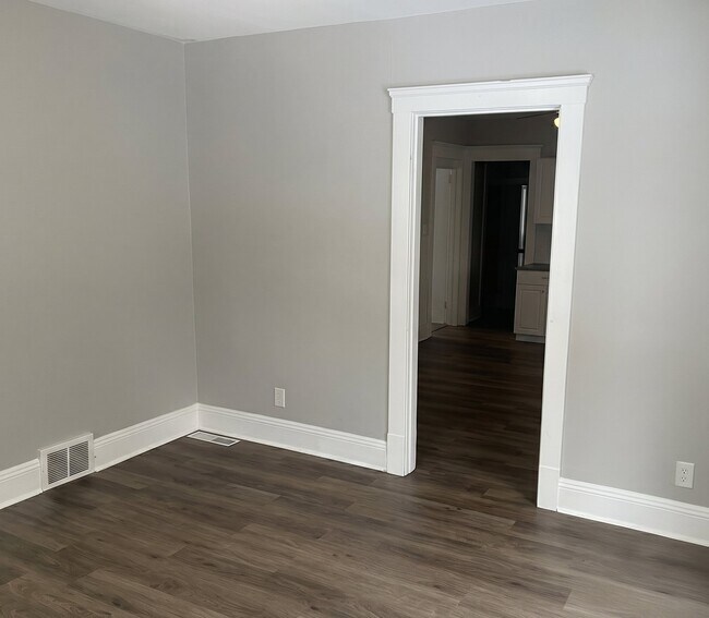 Foto del edificio - 3711 E 61st St