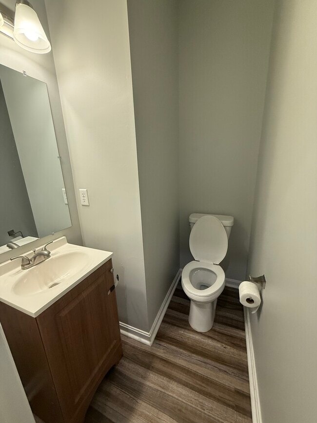 Building Photo - Townhome