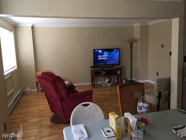 Building Photo - 3 br, 2 bath Apartment - 2711 Gifford Ave
