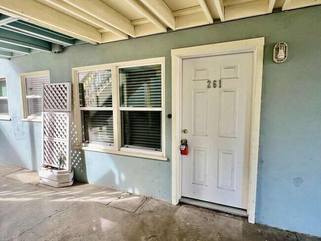 Foto del edificio - 2 bedroom 1 bathroom downtown Monterey apartment coming soon!