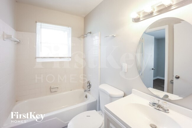 Foto del edificio - 642 Roxbury Dr