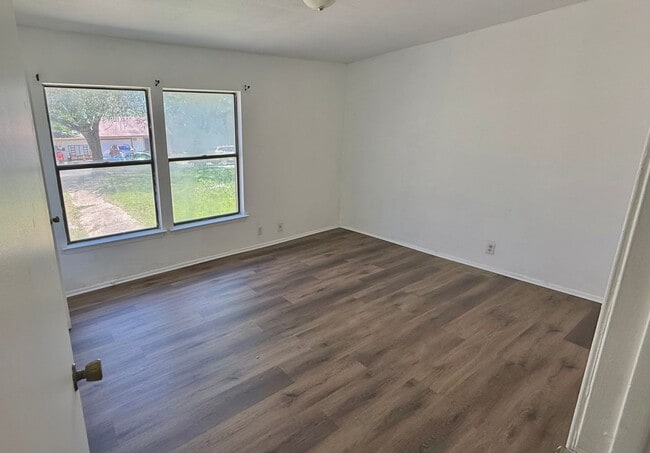 Foto del edificio - 2 Bed 1 Bath