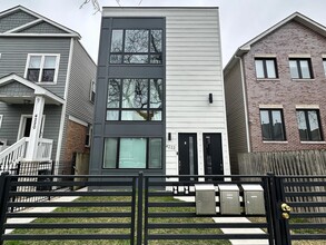 Building Photo - 4222 N Bernard St