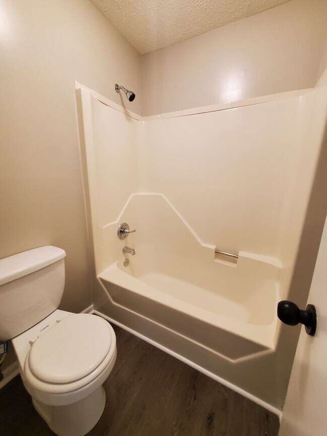 Building Photo - 1623 Lawhorne Dr