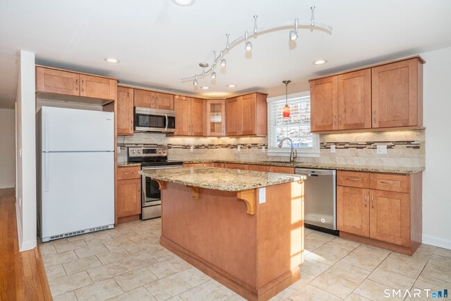 Building Photo - 420 S Main St